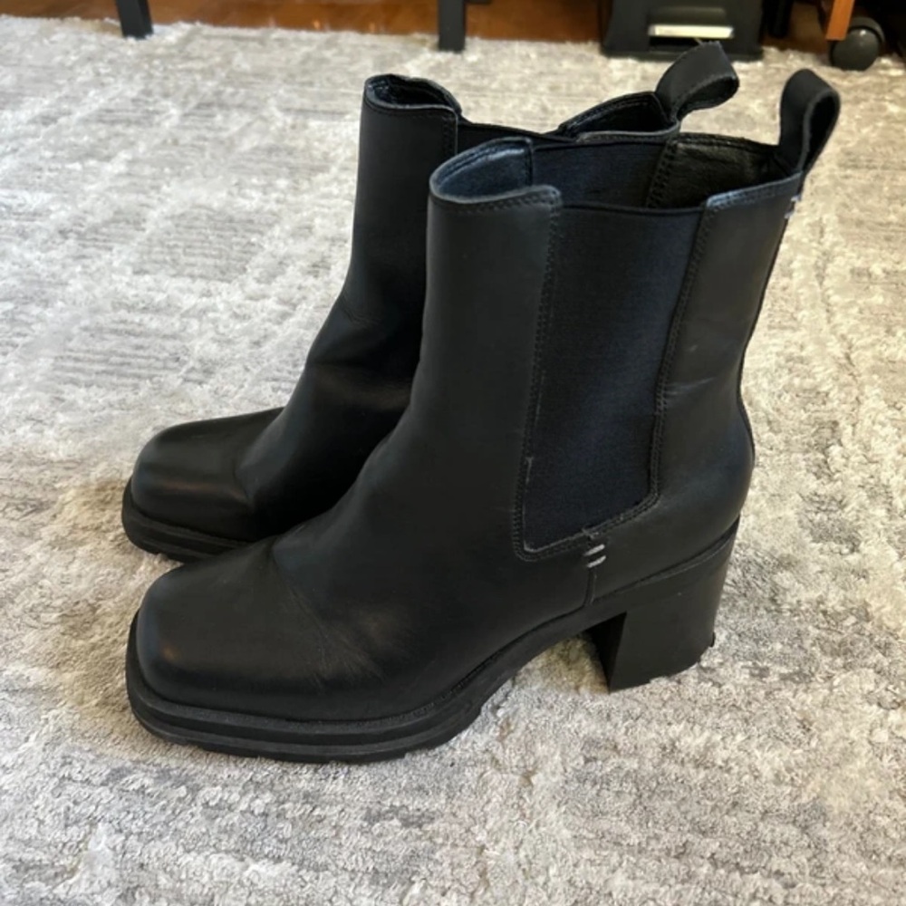 Crown Classic Black Heeled Boots